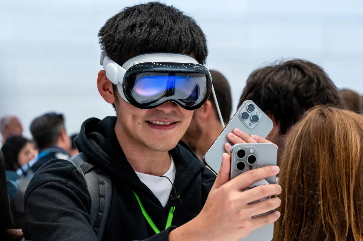 Apple cuts jobs in Siri, Vision Pro immersive video, and gaming teams