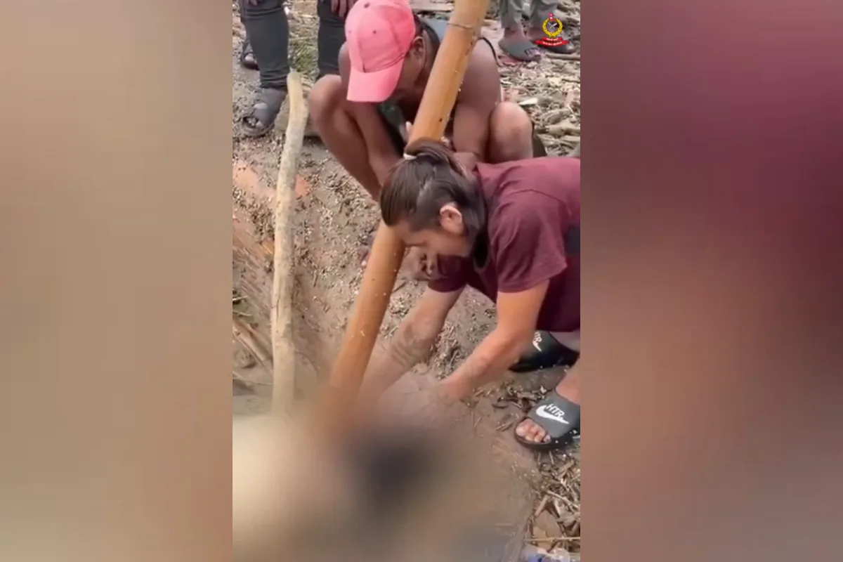 Dupla é presa por furtar brincos de corpo levado em enchente no Nepal