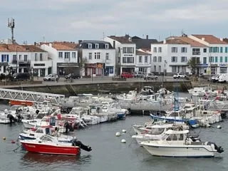 Des opérations de recherches en cours pour retrouver les occupants d’un voilier à la dérive au large de l’Île d’Yeu