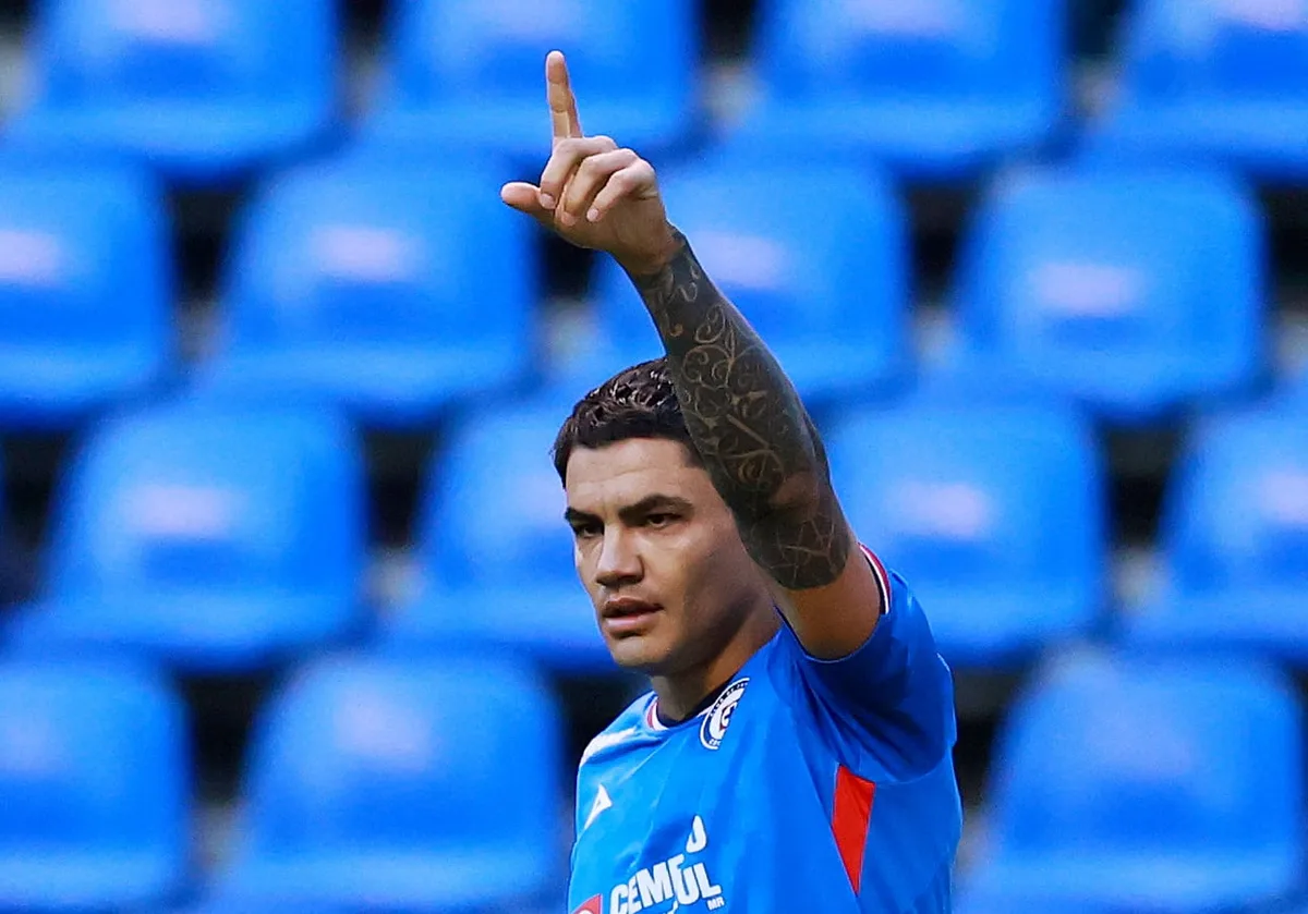 Toro Fernández rompe el silencio sobre su futuro en Cruz Azul: ¿Se va o se queda?