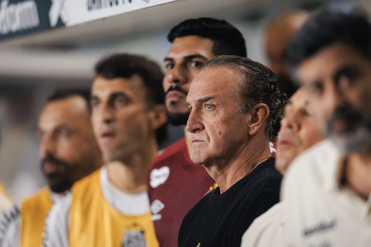 Cuca defende uso de Neymar, lamenta lesões e analisa eliminação do Santos