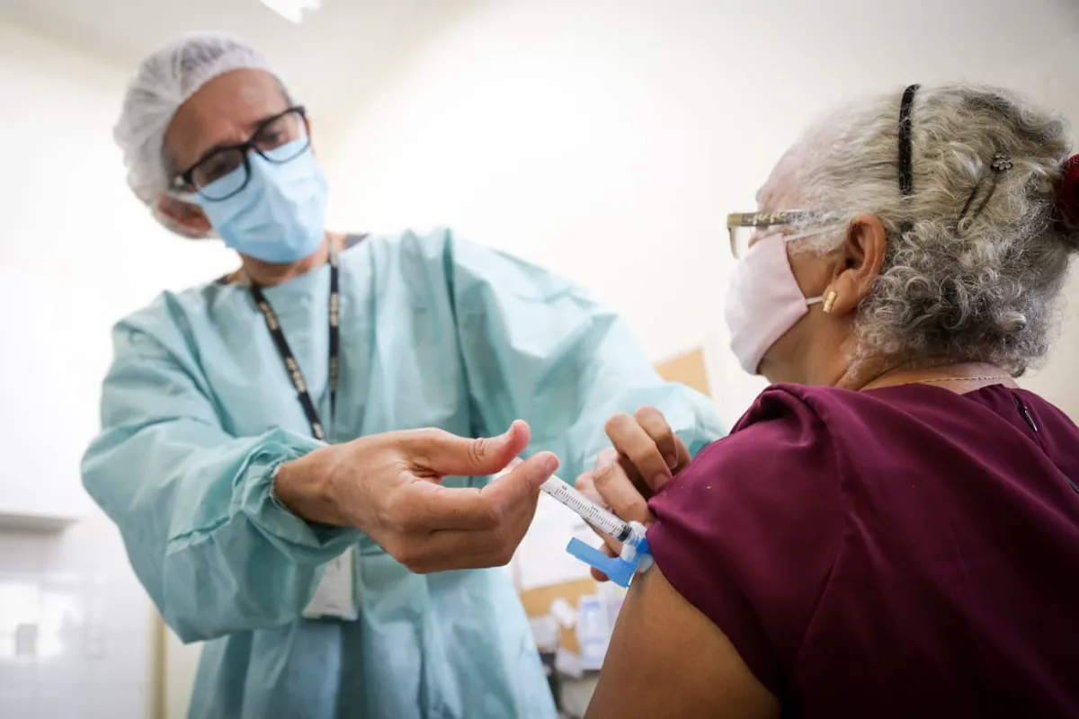 Pneumo 20: DF receberá 13 mil doses para vacinar idosos de 85 anos ou mais