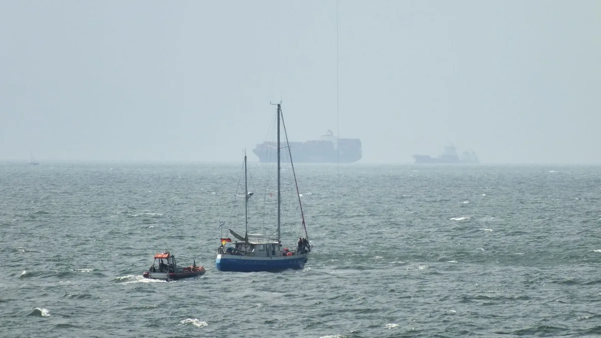 Seenotrettung: Mit Seilwinde von Jacht geholt - kranker Segler gerettet
