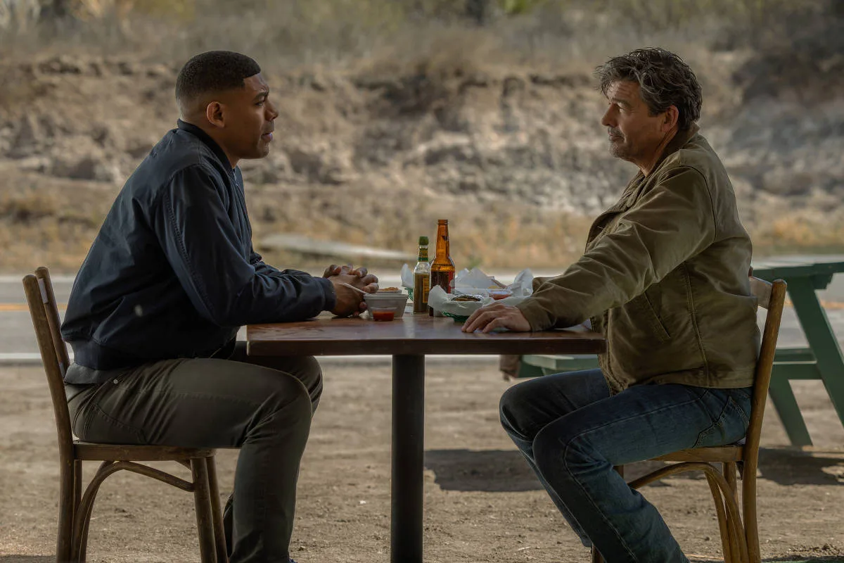 Kyle Chandler e Aaron Pierre comentam parceria em 'Lanternas': 'Nos conectamos muito rápido'