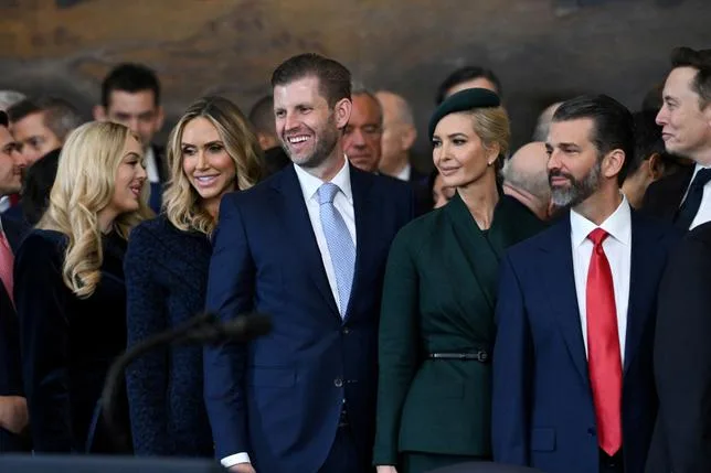 Trump et son clan investissent largement dans l’IA, que le président rechigne à réguler