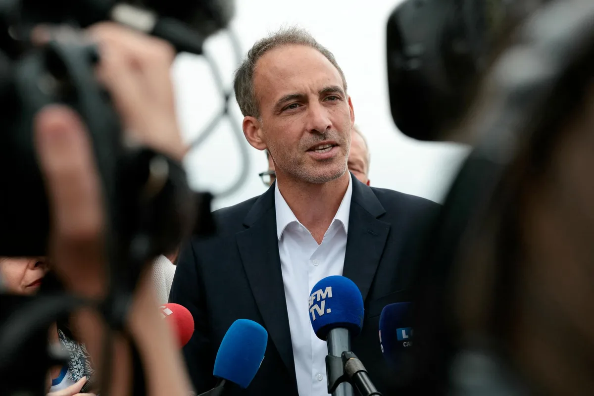« La mixité sociale doit être partout » : Raphaël Glucksmann propose de conditionner les subventions aux écoles privées sous contrat