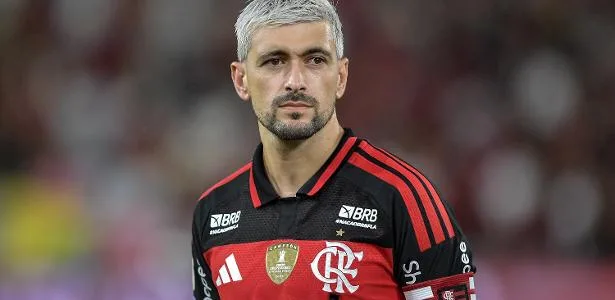 Arrascaeta esclarece polêmica com Lino no Flamengo: 'Jogo com mais 10'