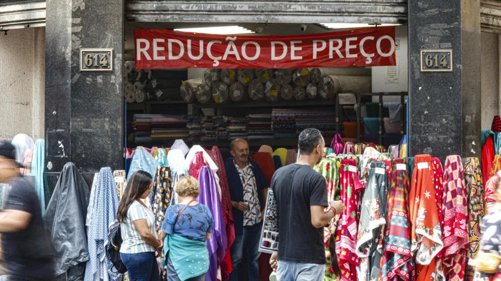 ‘MP das blusinhas’ evidencia impasse entre agrado ao consumidor e impacto na indústria brasileira