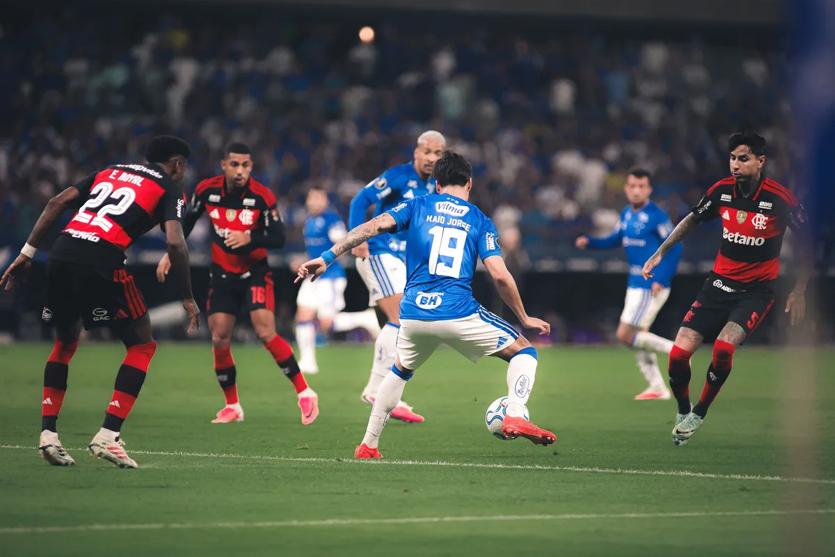 A sobrevivência engessou Cruzeiro x Flamengo
