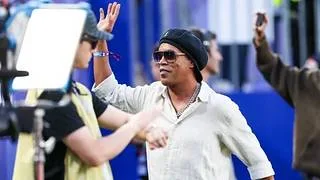 Ronaldinho regresa del retiro y jugará en un club de Italia