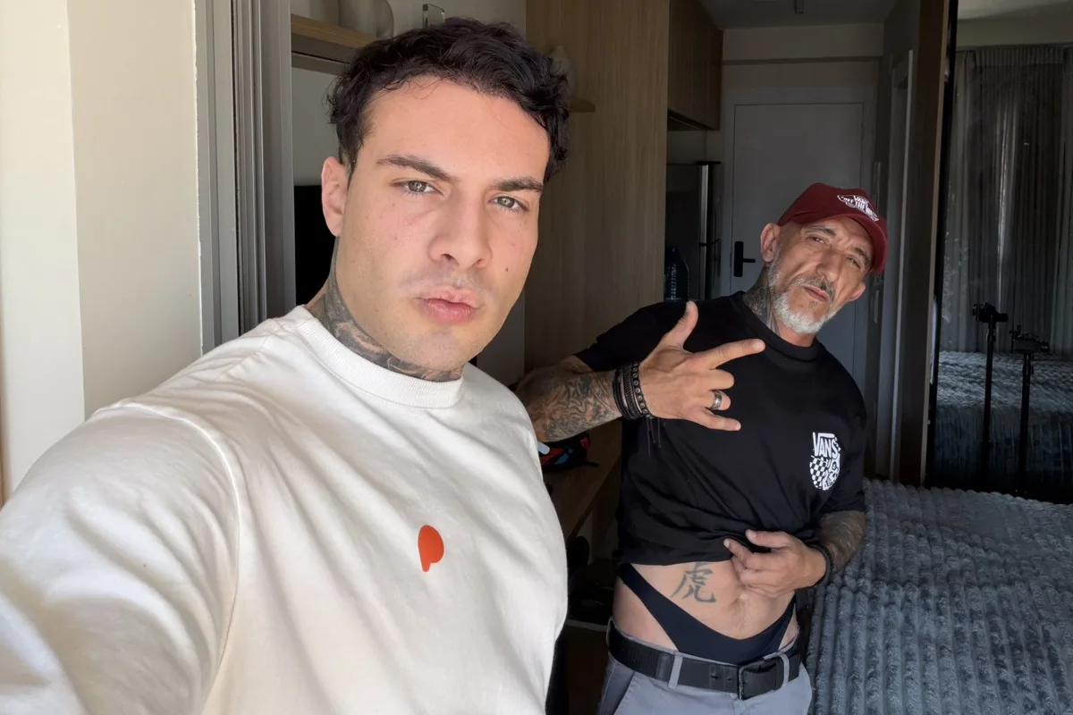 De calcinha, Cravinhos grava cena íntima com ator pornô: “Brotheragem”