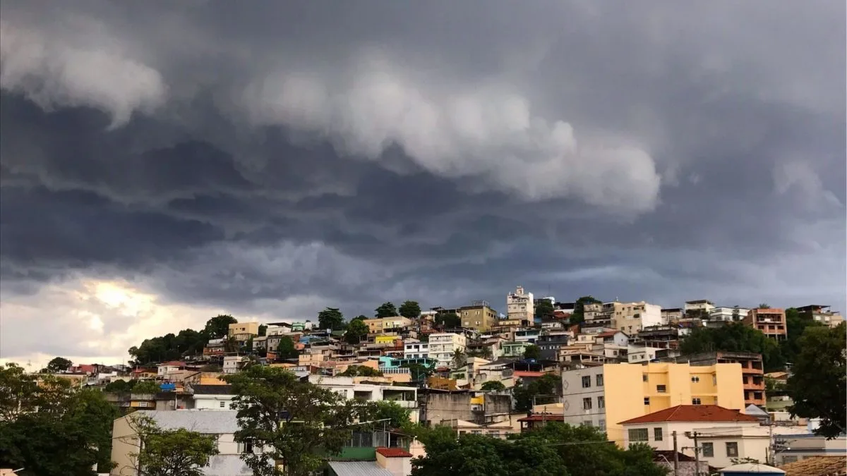 Frente fria com chuva intensa de até 200 mm já atinge 3 estados nas próximas 24 horas; veja onde o risco de granizo, tornados e tempestades será maior