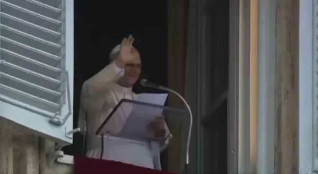 El Papa León XIV reaparece en el Ángelus tras exitosa operación en el Policlínico Gemelli