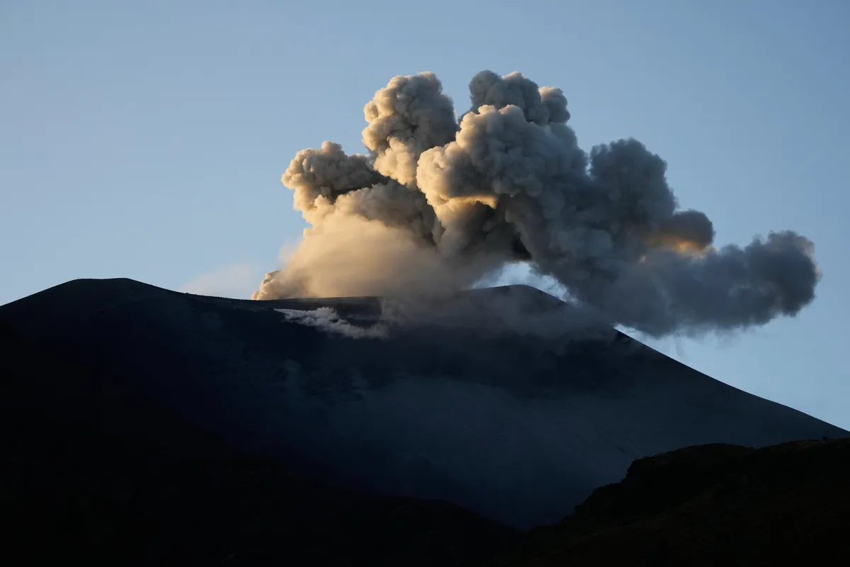 Volcán Puracé se mantiene en alerta naranja: el Servicio Geológico Colombiano reportó dos emisiones de ceniza y gases en aumento