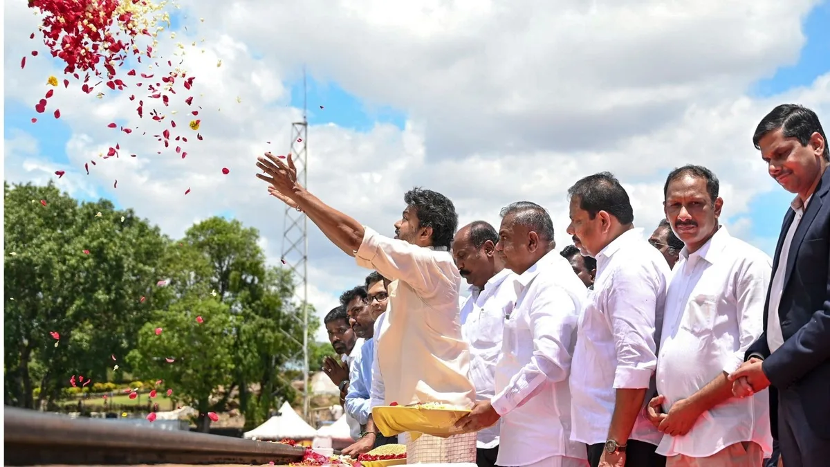 Vijay opens Mettur dam after 80-day ‘delay’. Question is, for how long?