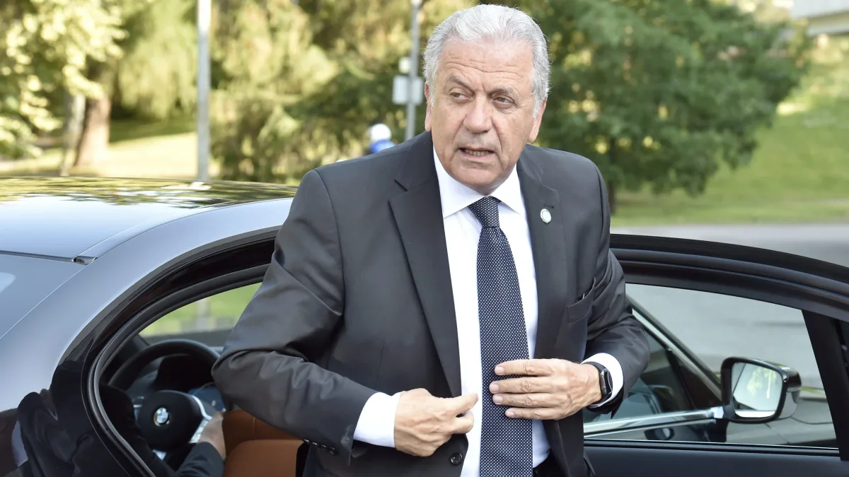 Wegen Qatargate: Immunität von Ex-EU-Kommissar Avramopoulos aufgehoben