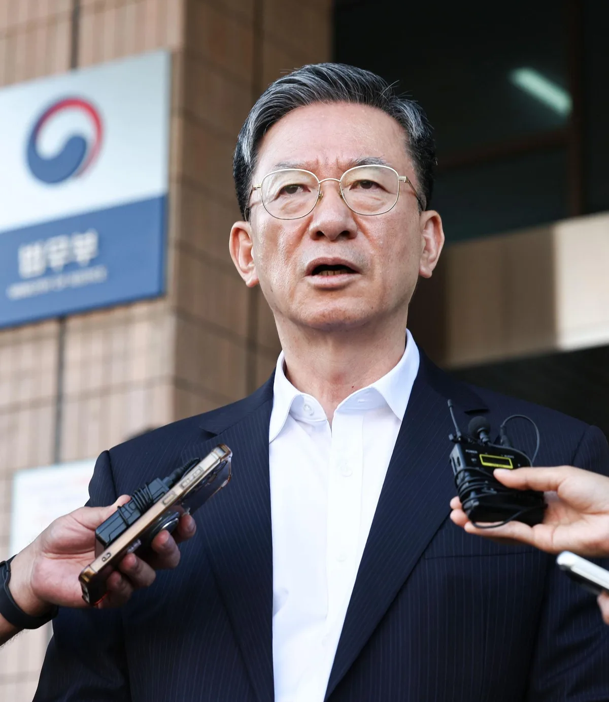 정성호 “대행체제로 전환” 완강…李, 사표 엿새만에 수리