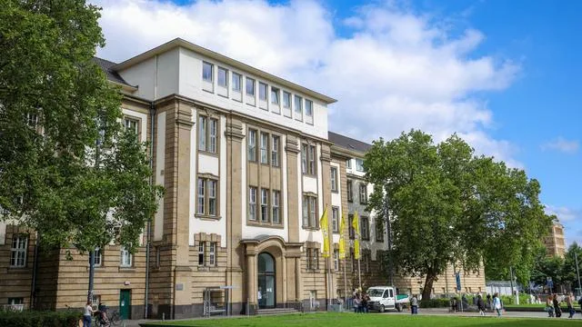 Landgericht Duisburg: Partnerin erstochen: Angeklagter bestreitet Mordabsicht