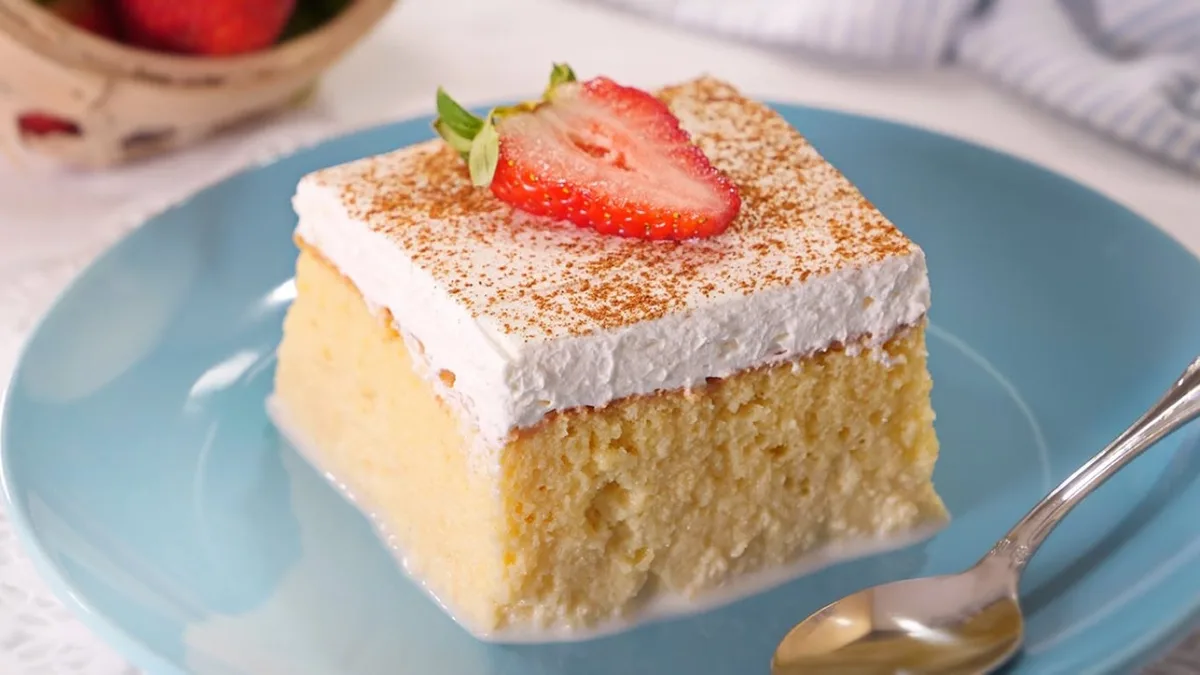 Cómo preparar la torta 3 leches, el bizcochuelo que no lleva manteca, aceite ni margarina