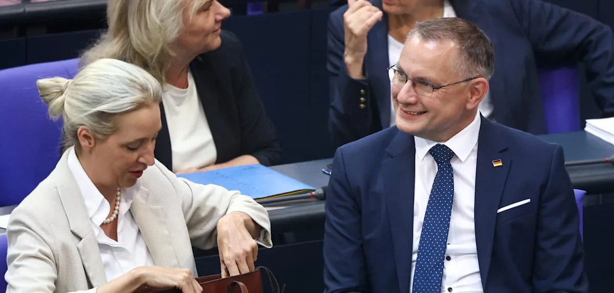 AfD führt in Umfrage mit Rekord-Vorsprung – CDU fällt auf niedrigsten Wert seit 2021