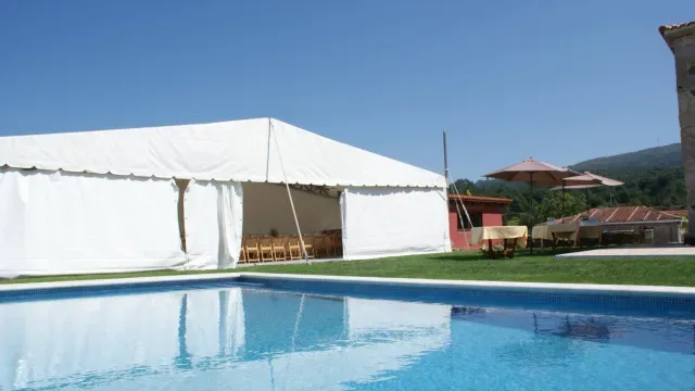 Casamento torna-se em batalha campal após discussão entre... os noivos