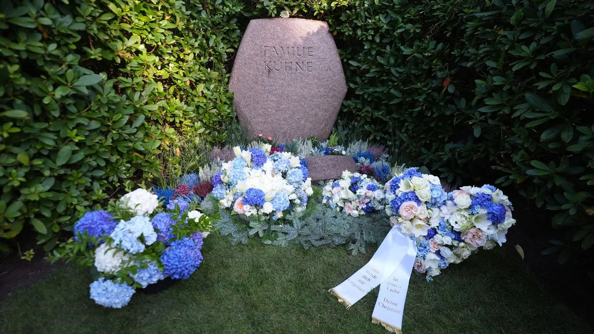 Beisetzung: Logistikunternehmer Kühne auf Ohlsdorfer Friedhof beigesetzt