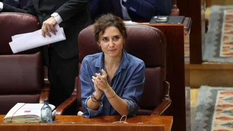 Ayuso, ante demasiadas preguntas sin respuesta: el ático, los viajes y las listas de espera