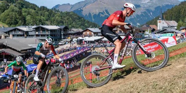 En Savoie, des montagnes saturées d’activités pendant l’été : « On est content d’accueillir les vacanciers, mais on arrive à une limite, aussi »