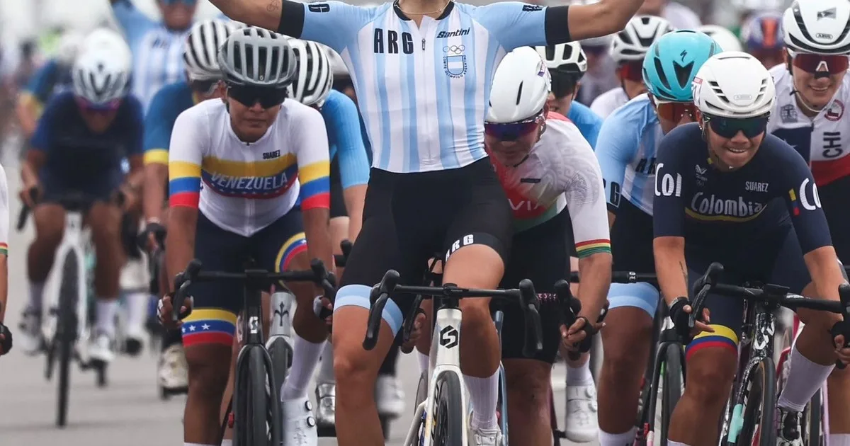 Ganó el oro, se lo dedicó a sus papás y ya se fijó otro objetivo: "Estoy buscando equipo para correr profesionalmente en Europa"