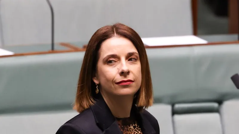 Australia news LIVE: Labor signs off on gambling reform deal with Coalition; Trump threatens to bomb Oman as US-Iran war agreement expires