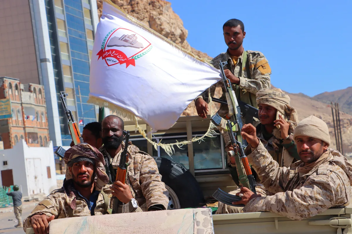 Las Fuerzas Armadas de Yemen lanzaron una contraofensiva tras el avance relámpago de los rebeldes hutíes