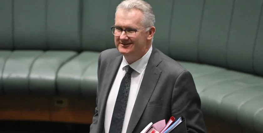 Labor plans crackdown on visa overstayers