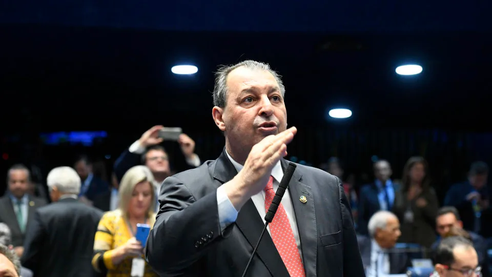 Relator sinaliza manter texto do fim da escala 6×1 da Câmara no Senado