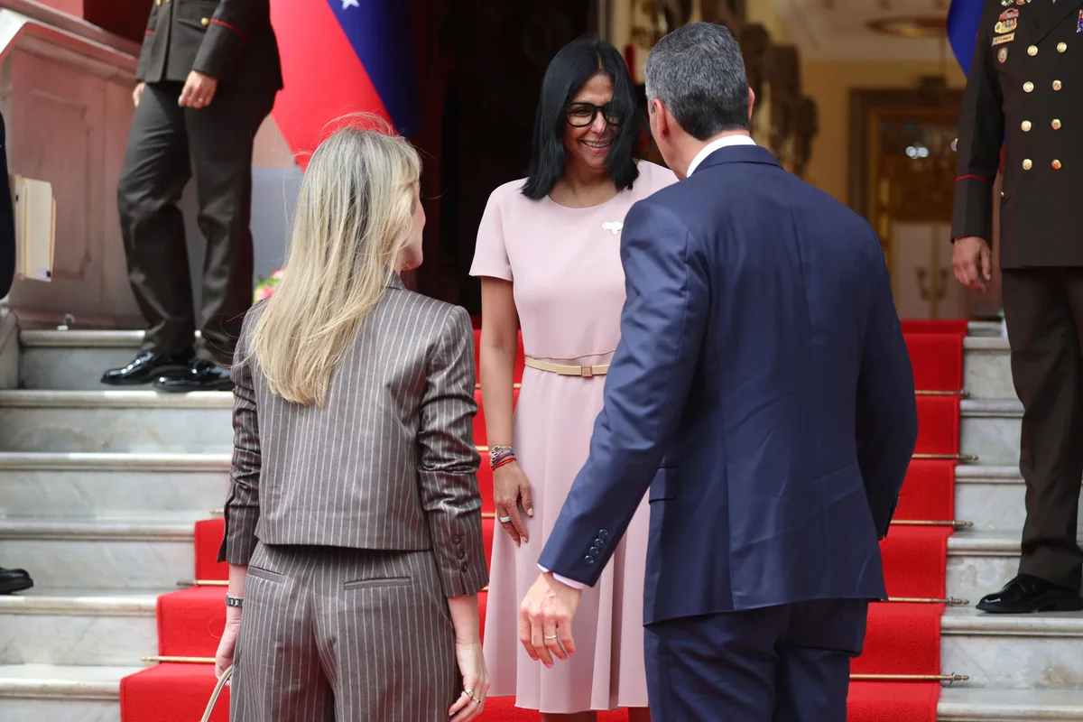 Presidente de Paraguay arribó a Venezuela para un encuentro con Delcy Rodríguez