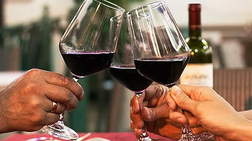 Tampa de rosca significa vinho de menor qualidade? Enólogo desmonta mito e esclarece a verdade