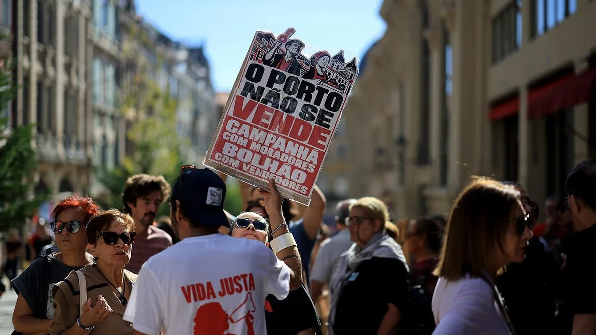 Habitação. Polícia retira tendas de protesto no Porto