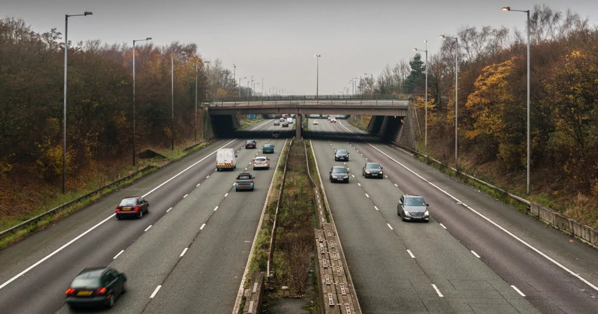 Royaume-Uni. Ivre et aveugle, il conduit une voiture en pleine nuit sur 240 km d'autoroute