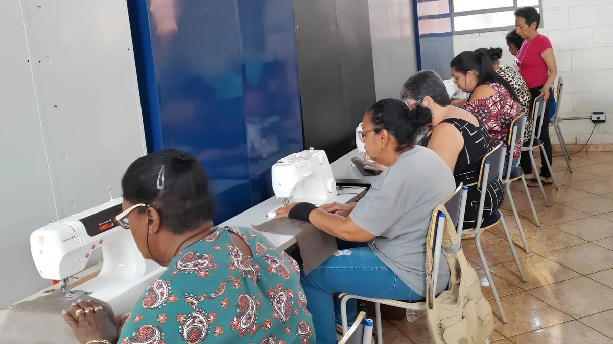 Prefeitura de Jaborandi oferece oficina de corte e costura para mulheres