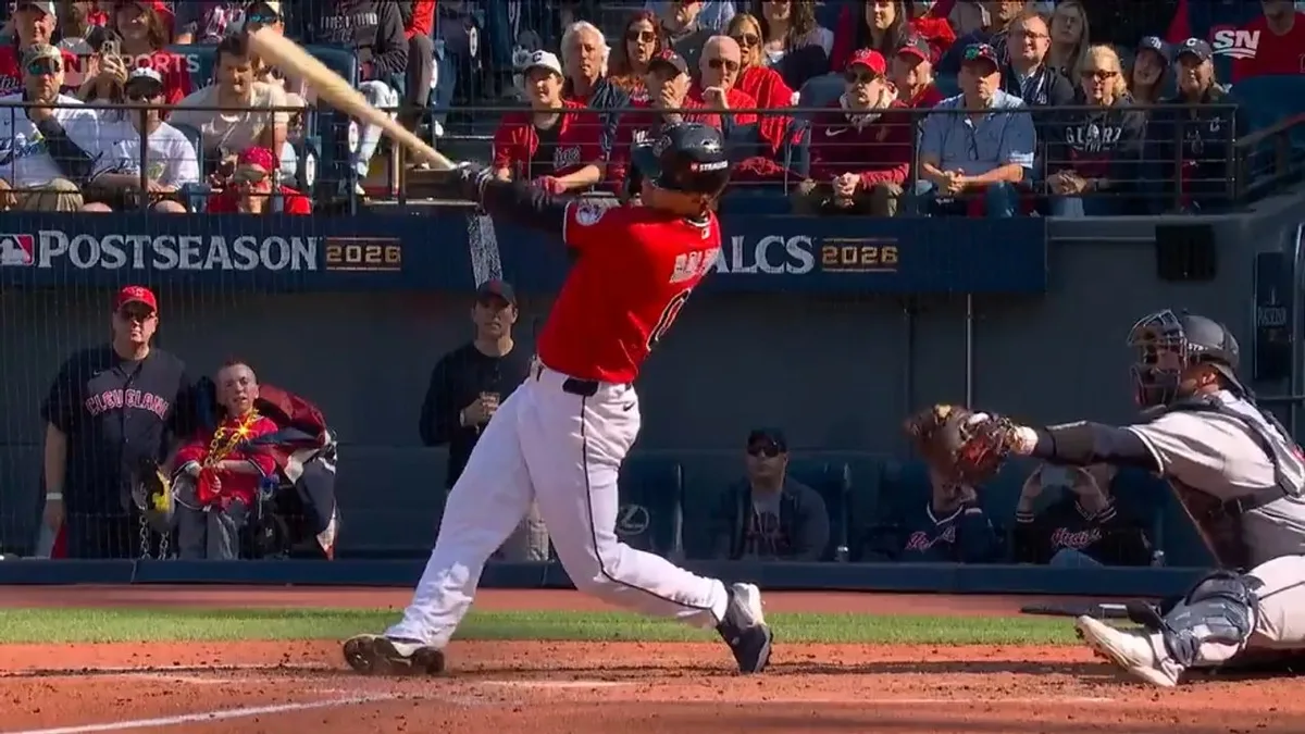 Halpin mashes go-ahead bomb vs. Jax, then helicopters his bat into mid-air