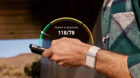 Neue Apple-Produkte: Fitnesstracker ohne Display und frisches OS