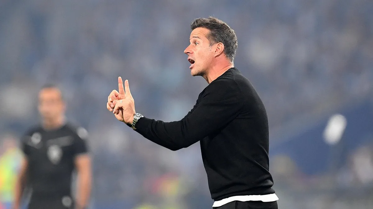 Marco Silva lamenta erros no clássico: "Temos de ser mais maduros"