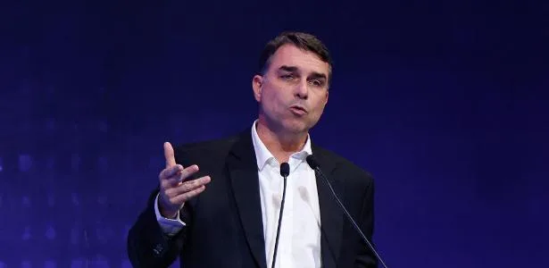 PF abre inquérito para investigar fraude na filiação de Flávio ao Missão