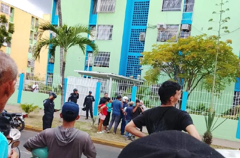 Vecinos le cayeron a reclamos al alcalde de Puerto La Cruz por los frecuentes cortes de luz