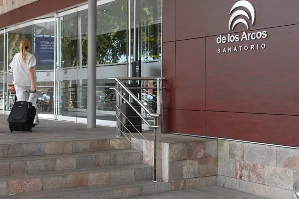 Juicio por la muerte de Maradona: tras el escándalo de la historia clínica ordenaron allanar el Sanatorio de los Arcos y la empresa de medicina prepaga Swiss Medical