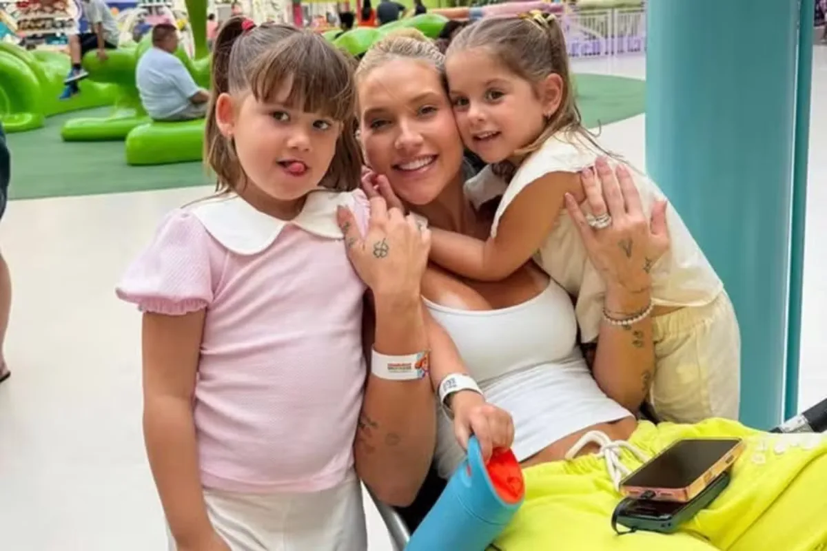 Vídeo de Virginia com as filhas causa polêmica: "Forçadas a abraçar”