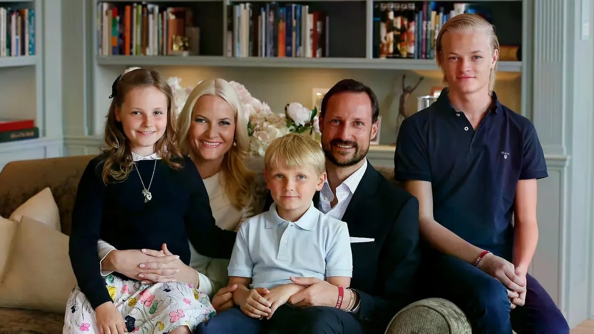Königspaar Norwegen: Königshaus Norwegen eingerichtet wie in Schweden
