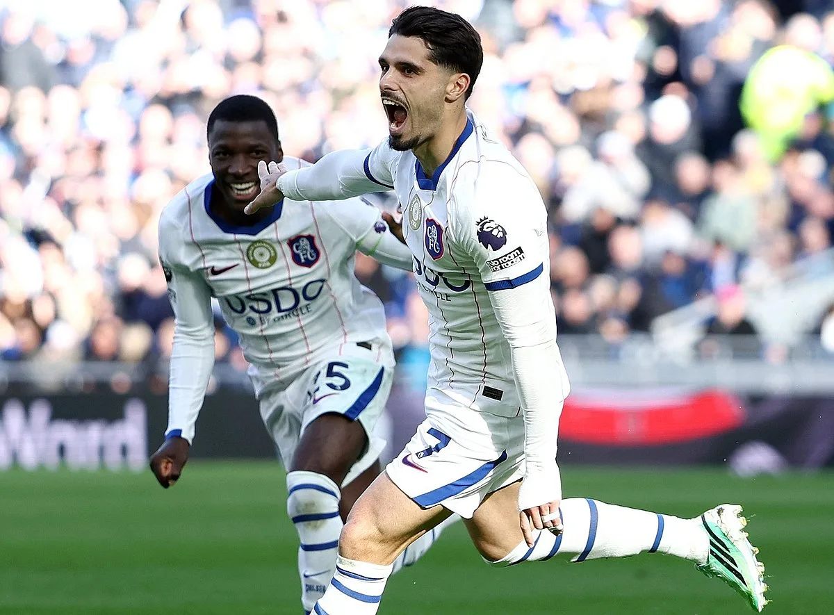 Pedro Neto bisa e dá vitória ao Chelsea na Premier League (veja os golos)