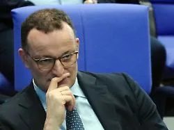 Nach Kritik an neuem Posten : Nouripour verteidigt Spahn: "Er muss ja was arbeiten"