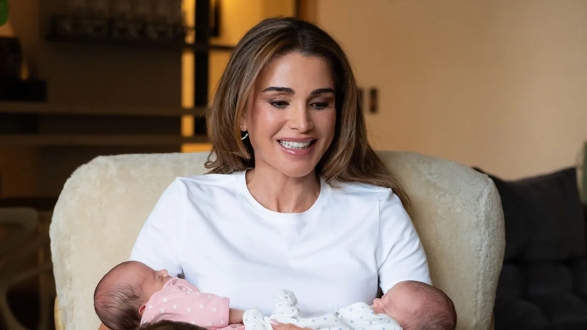 Rania de Jordania nos muestra cómo ha celebrado su 56 cumpleaños: rodeada de sus 4 nietas y del amor de su vida