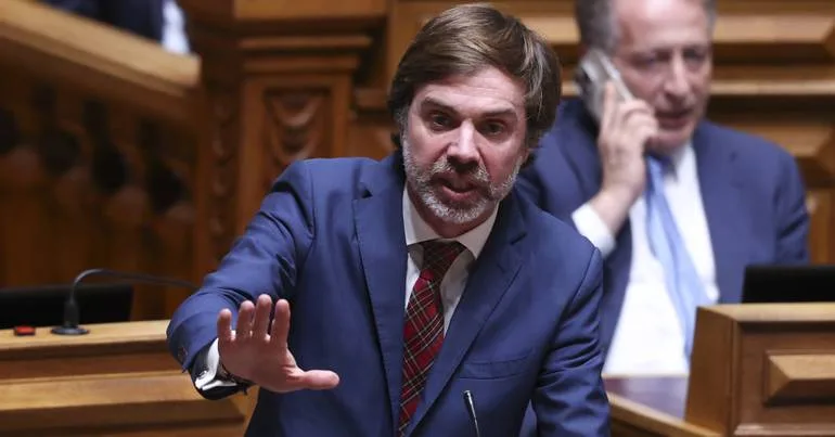 CDS-PP quer desculpas do Chega pelo caso das fragatas
